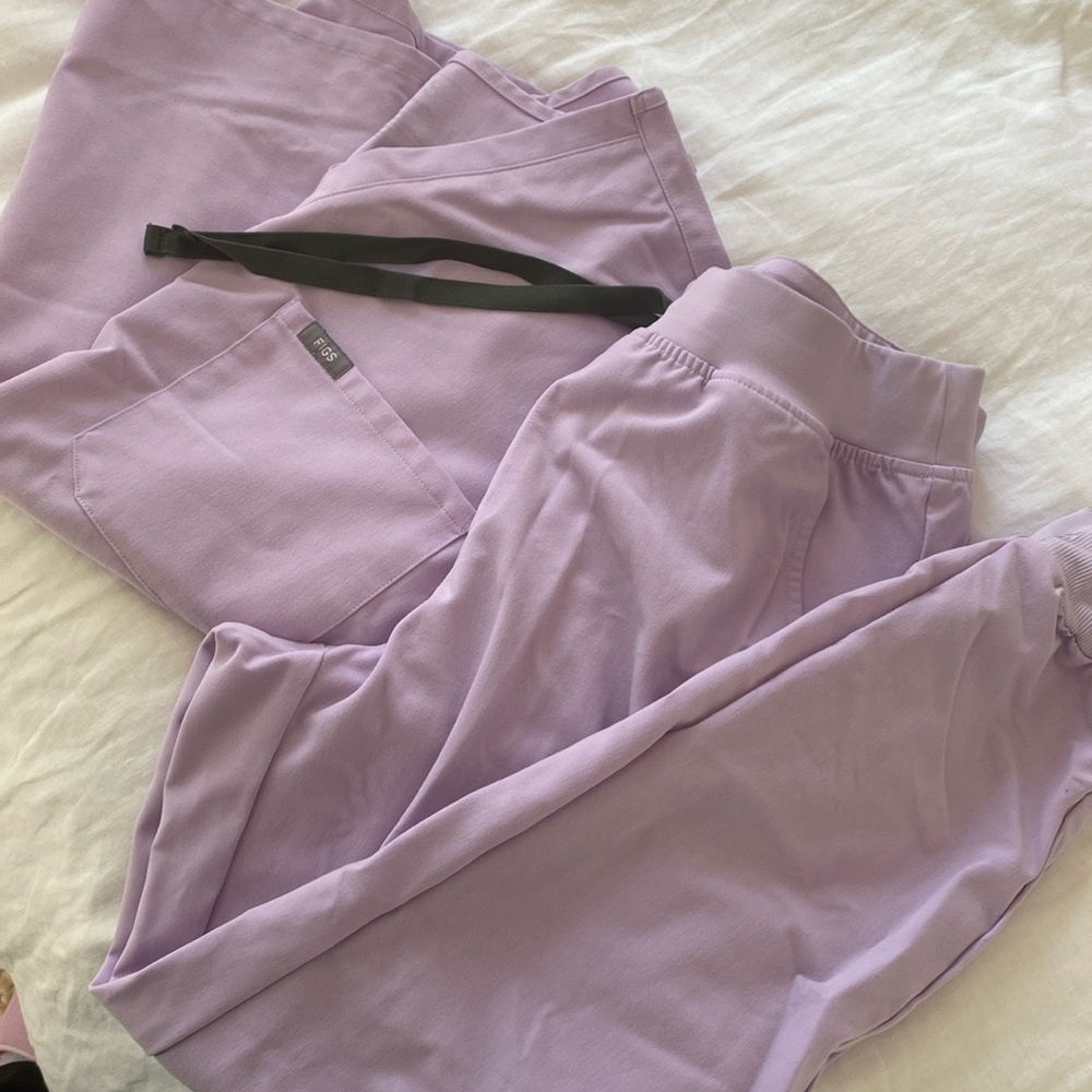 Figs lavender jogger set